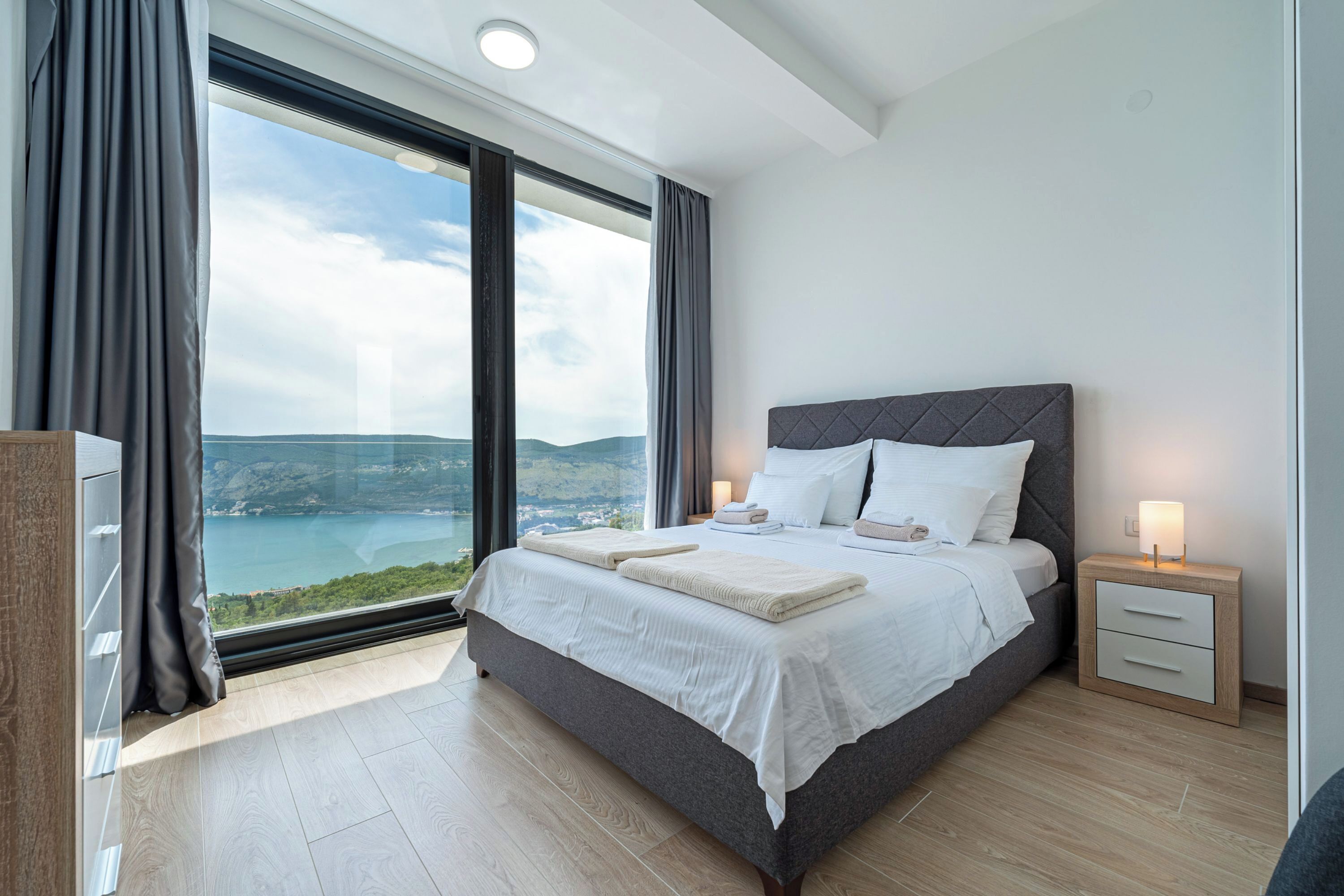 4 bedrooms, laptop workspace, iron/ironing board, free WiFi