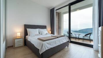 4 bilik tidur, ruang kerja komputer riba, seterika/papan seterika