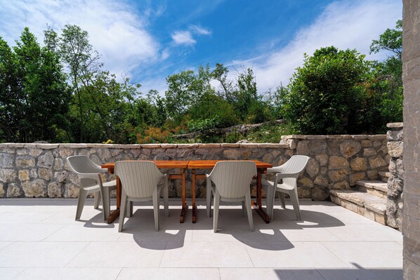 Outdoor dining - Pool Villa Luxoria Trebesin (Herceg Novi)