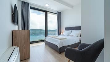 4 bedrooms, laptop workspace, iron/ironing board, free WiFi