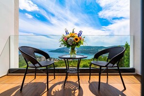 Familjevilla - flera sovrum - intill bergen (Pool Villa Luxoria Trebesin) | Terrass/Patio