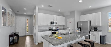 House, Multiple Beds, Private Pool, Pool View | Private kitchen | Fridge, microwave, oven, stovetop