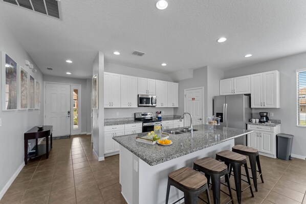 House, Multiple Beds, Private Pool, Pool View | Private kitchen | Fridge, microwave, oven, stovetop