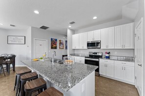 House, Multiple Beds, Private Pool, Pool View | Private kitchen | Fridge, microwave, oven, stovetop