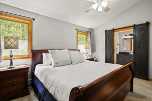 4 bedrooms, desk, iron/ironing board, travel cot