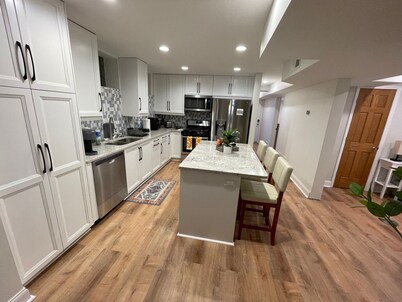 Oasis Luxe Suite—Steps from Mayo Clinic Hospital