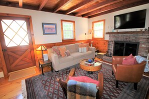 TV - Great Home With Large Yard 300 Yards To Sheep's Pond (2277) (Brewster)