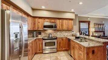 Condo, Multiple Beds, Fireplace, Mountain View (Crystal Peak Retreat) | Private kitchen | Fridge, microwave, oven, stovetop