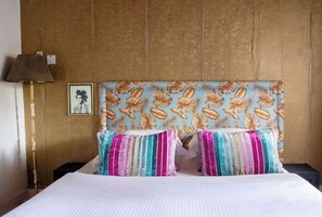 4 bedrooms, in-room safe, iron/ironing board, bed sheets