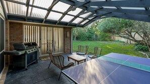 تناول الطعام بالخارج