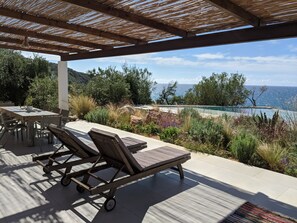 Outdoor dining - Newly built stunning villa with 30 m long swimming pool and access to the beach. (Πεντάτι)