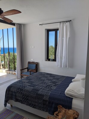 5 chambres, coffres-forts dans les chambres, fer et planche à repasser