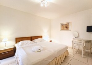 2 bedrooms, iron/ironing board, free WiFi, bed sheets - Viva Riviera 2 Bedrooms with 2 terraces and swimming pool (Cannes)