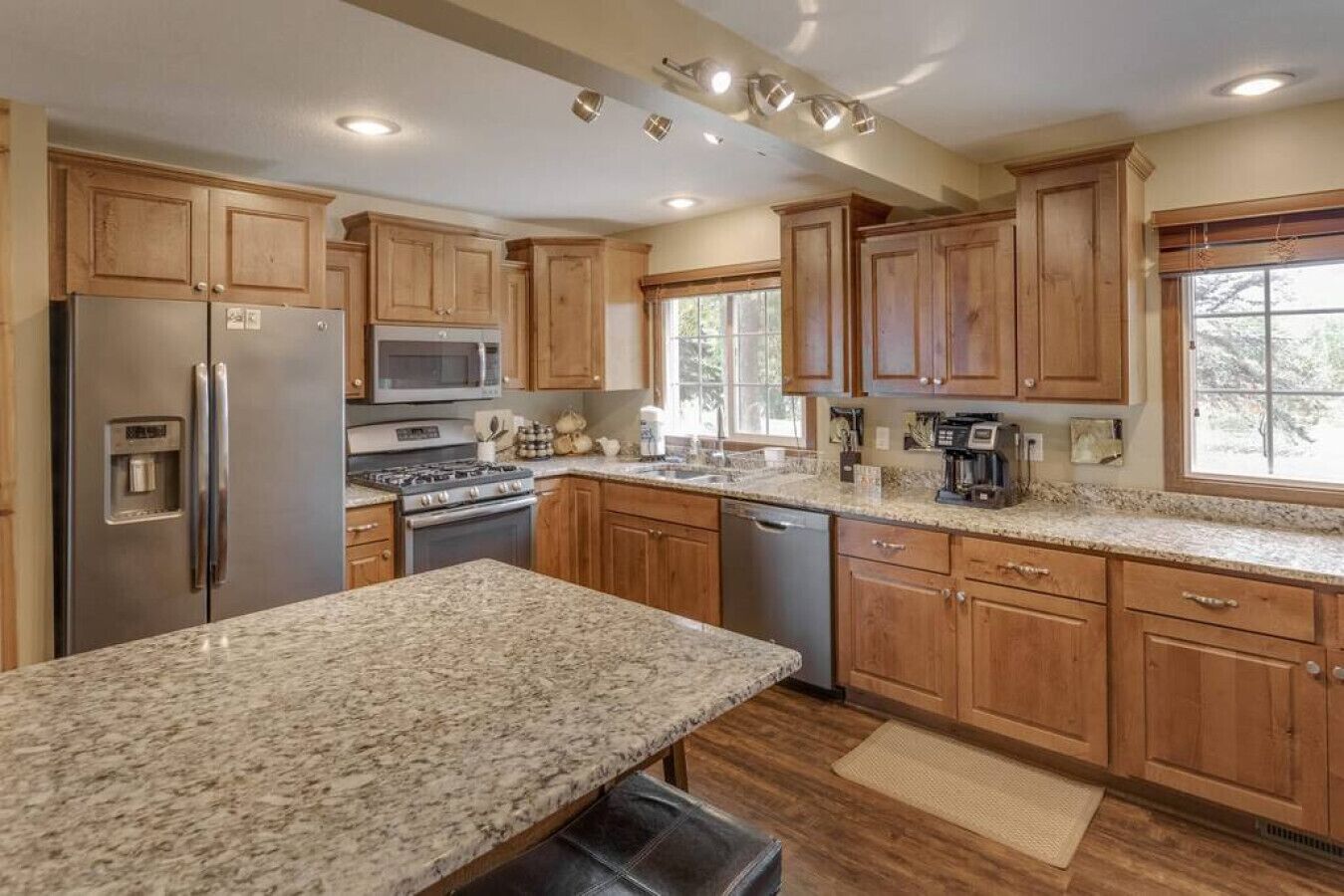 冰箱、微波炉、烤箱、炉灶