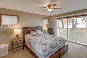4 bedrooms, iron/ironing board, free WiFi, bed sheets