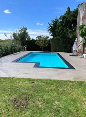 Outdoor pool - Peaceful family retreat by the pool, only minutes away from the beach (Alfeizerão)