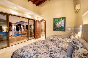 5 bedrooms, in-room safe, desk, iron/ironing board