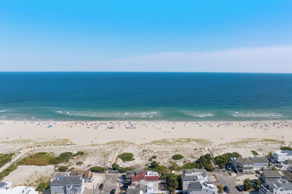 Plage à proximité, chaises longues, serviettes de plage