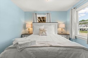 1 bedroom, iron/ironing board, WiFi, bed sheets - Snug Seaside | Views From Couch | Walk to Beach (Rye)