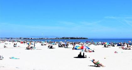 Harbor Haven | Walk to Beach | A/C | 1 Level