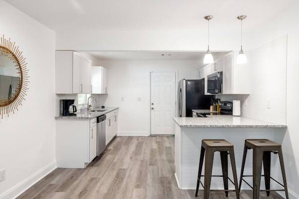 Kylskåp, mikrovågsugn, ugn och spishäll