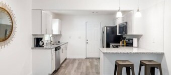 Modern Bungalow Minutes from Downtown Atlanta and Lakewood