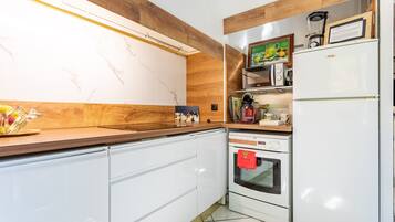 Fridge, microwave, oven, dishwasher