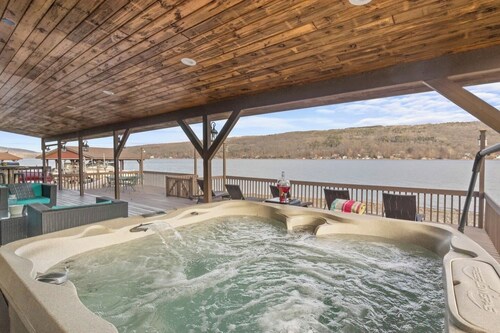 Lake Therapy On Keuka | Lakefront | FLX | Hot Tub
