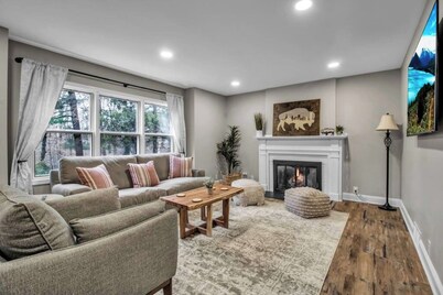 Spacious Retreat Walking Distance to Bills Stadium