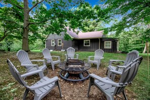 Property grounds - Walking Distance to Bills- Firepit | Ping Pong/Bar (Orchard Park)