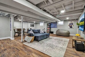 Smart-tv och eldstad