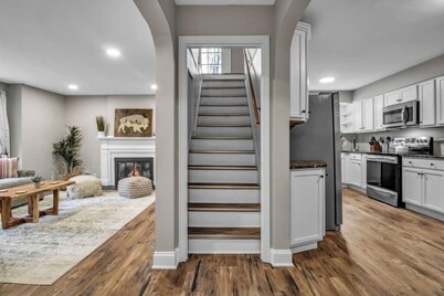 Spacious Retreat Walking Distance to Bills Stadium