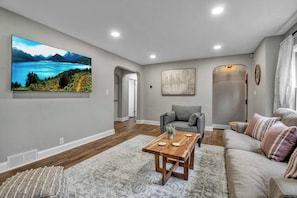 Smart TV, fireplace