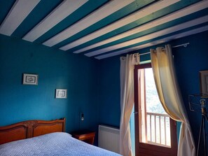 5 Schlafzimmer, Bügeleisen/Bügelbrett, Babybetten