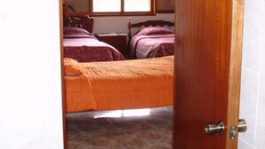 Room - Swiss Chalet With Private Kitchen Near Lima (San Buenaventura)