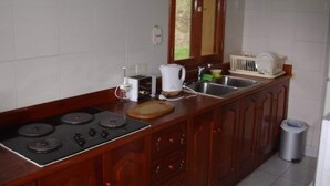 Private kitchen - Swiss Chalet With Private Kitchen Near Lima (San Buenaventura)