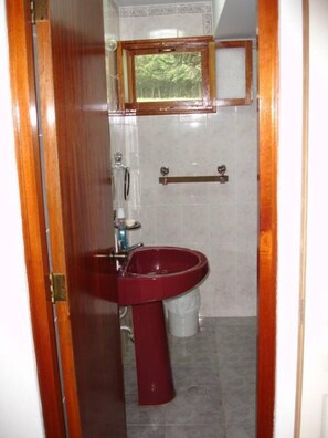Badezimmer | Dusche, Haartrockner, Handtücher