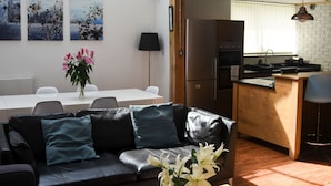 Unclassified image, 4 of 33, button - The Old Coach House, Luxury Harbourside Apartment (Bristol)