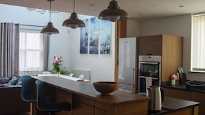 Unclassified image, 2 of 33, button - The Old Coach House, Luxury Harbourside Apartment (Bristol)