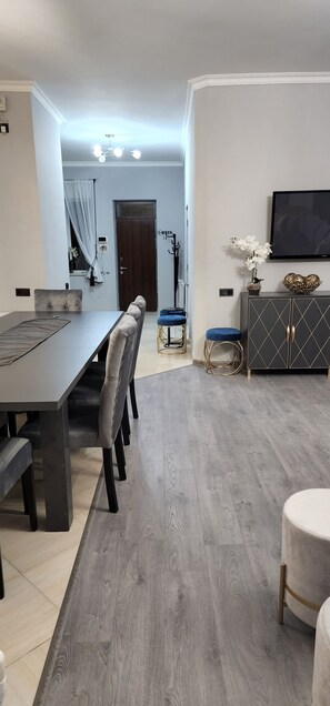 4 bedrooms, desk, iron/ironing board, free WiFi