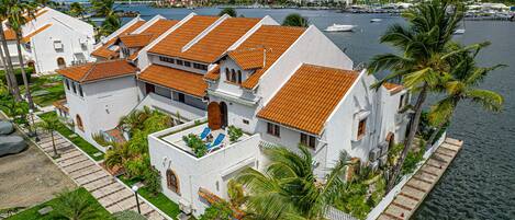 المنشأة من الخارج