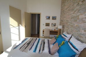 3 chambres, fer et planche à repasser, accès au Wi-Fi (inclus)