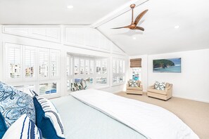 4 bedrooms, desk, free WiFi, bed sheets