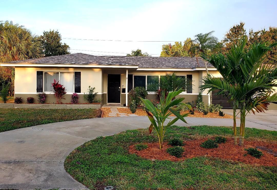 Cute Florida Ranch that's close to everything! Great location!