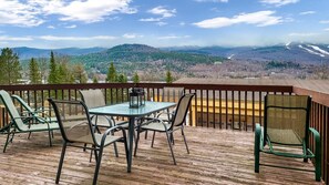 Outdoor dining - The Mountain Lake house by Instant Suites In Heart of Mont-Tremblant (Mont-Tremblant)