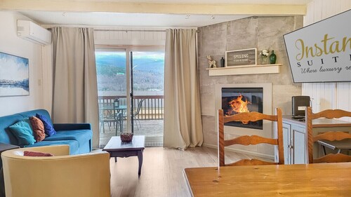 The Mountain Lake house by Instant Suites In Heart of Mont-Tremblant