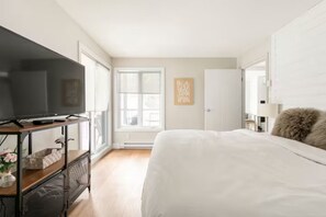 2 bedrooms, desk, iron/ironing board, travel crib