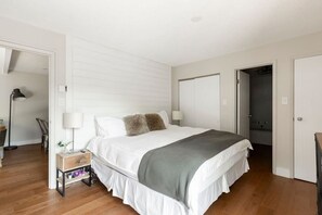 2 bedrooms, desk, iron/ironing board, travel cot - The Outlook over Lac -Tremblant by Instant Suites (Mont-Tremblant)