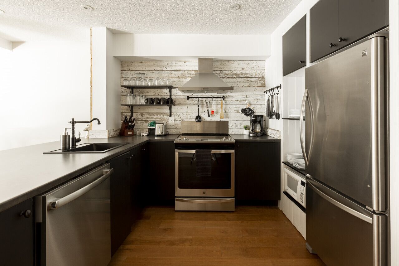 Kühlschrank, Mikrowelle, Ofen, Herdplatte