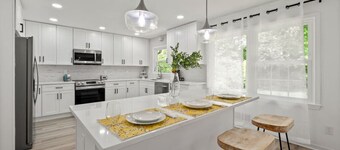 Casa Blanca: 6BR Luxury + Game Room, Minutes from Atlanta